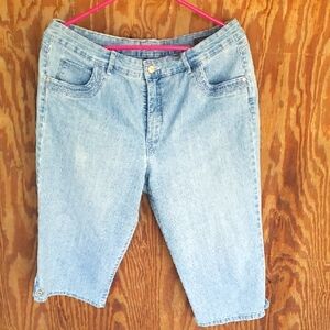 Brand new light blue denim knee lenght shorts